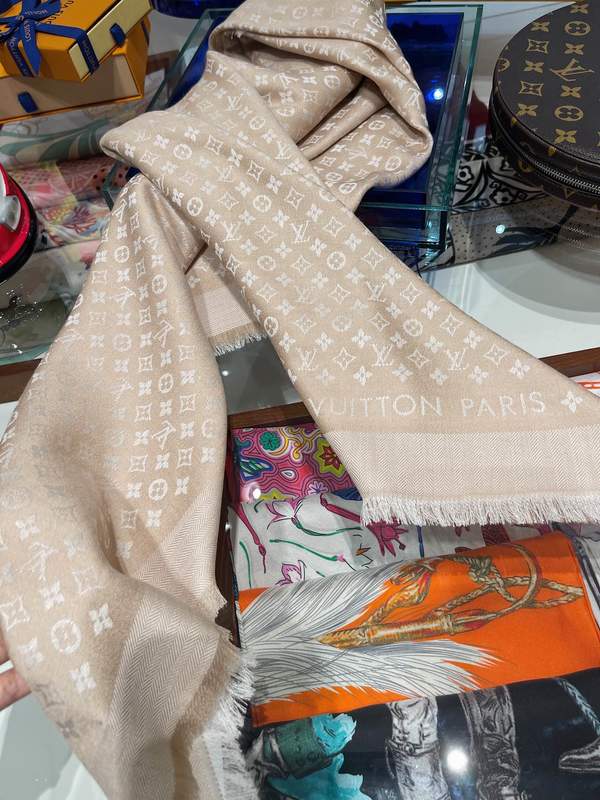 Louis Vuitton Scarf LVC00542